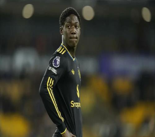 邮报：至少12家俱乐部想租梅努，但球员仍优先考虑那不勒斯