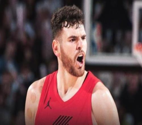 未来之星，克林根是09年以来砍至少20分15板最年轻的开拓者球员