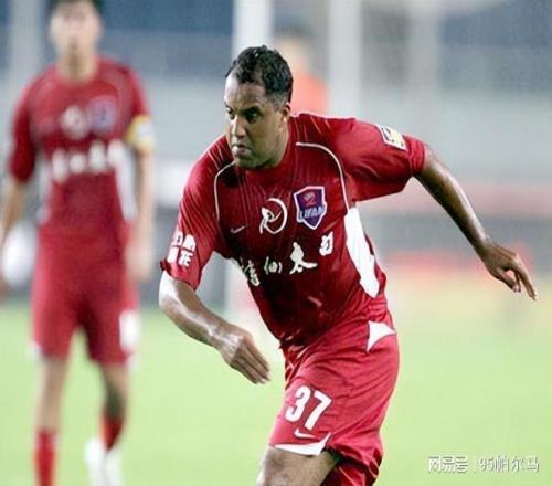 灵活的胖子或幼稚的小孩拿金靴当刺头，中超当过客不奇怪