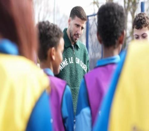 官方：鲁本因对社区工作的贡献获得PFA西北足球奖社区冠军