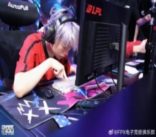 iG究竟是怎么输的FPX第一轮赛程结束7场比赛仅赢下“全神班”