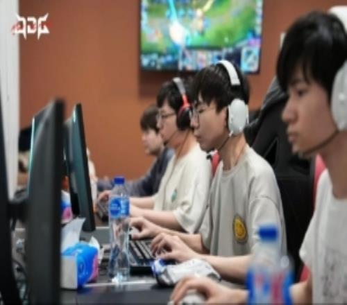 JDG分享队员训练返图：近日训练返图来啦，积极备战中！