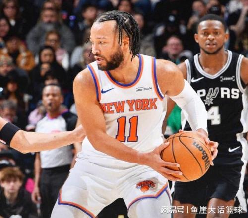 马刺险胜！布伦森29+8唐斯6犯，文班31+13创纪录，勇士旧将犯大错