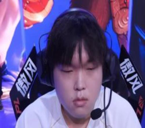 Bin哥点赞并回复粉丝“不要想你输了有多少人喷”评论：有的人是人，有的