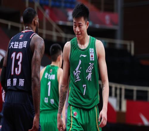媒体人：佩服张镇麟当打之年走出舒适区，挑战未知