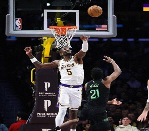 打疯了墨菲三世直捣打乱湖人,东契奇强行出手造灾难,替补是硬伤