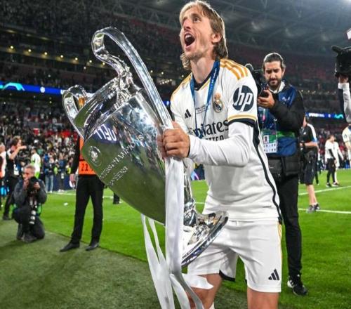 莫德里奇回忆热刺生涯，未能如愿加盟切尔西，反而成就皇马传奇