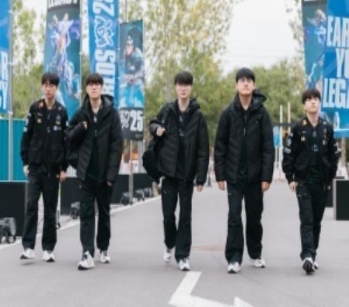 接下来每一场都是生死战！T1跌落12组别，后续所有比赛都是Bo3