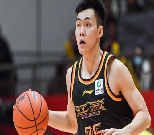 拿着新秀合同干顶薪球员的事，盘点CBA本赛季四大低薪高能球员
