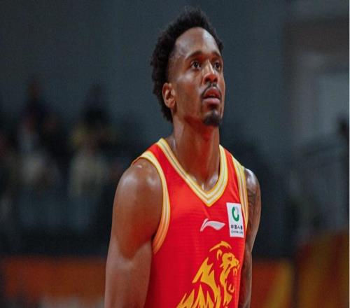 广厦布朗回应归化：无实质性沟通李凯尔仍是男篮唯一归化