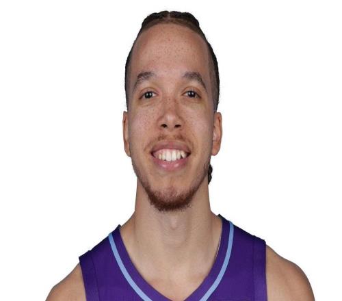 美记：快船训练营合同签下普雷斯顿，大名单来到20人