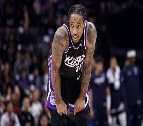 神的武器！德罗赞19中14+0三分出手砍32分2板6助3断，罚球5中4