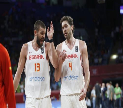 队记：杨瀚森下赛季场均8+5左右他像青岛长大的大小加索尔