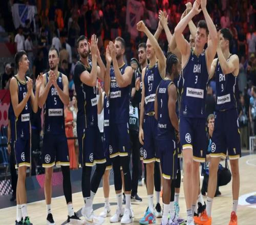 真猛啊！打NBA拉胯，FIBA就重生，31岁中锋不装了
