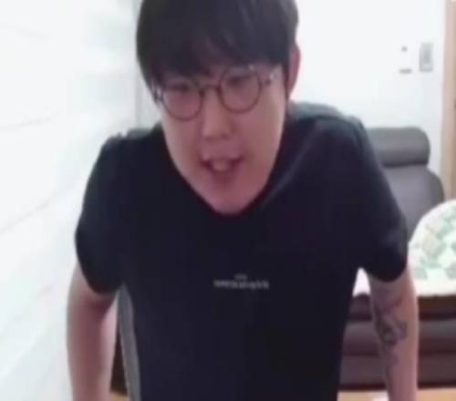 imp读弹幕秒懂：重生之我怎么在猪圈deft也在他没我肥卧槽过年了