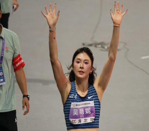 吴艳妮13秒15夺冠！林雨薇摔倒获第三，3大跨栏女神对决跌宕起伏