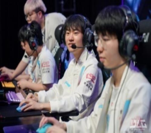 又双叒叕回来了！BLG以6胜0负小分+9反超TES成为登峰组第一！