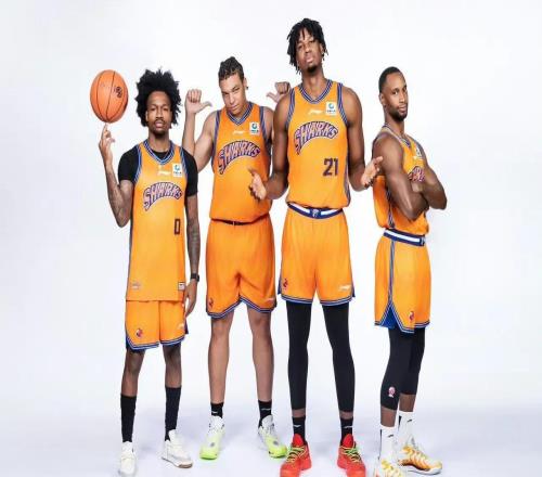 七连胜联盟第一！CBA土豪队终于崛起，有冠军相了