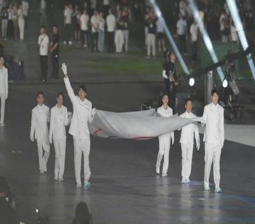汪顺&潘展乐：非常荣幸参与成都世运会开幕式，中国加油