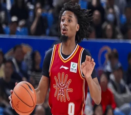 终于走了！黑根斯取消注册，新援有望今晚出战，但36岁能否稳定