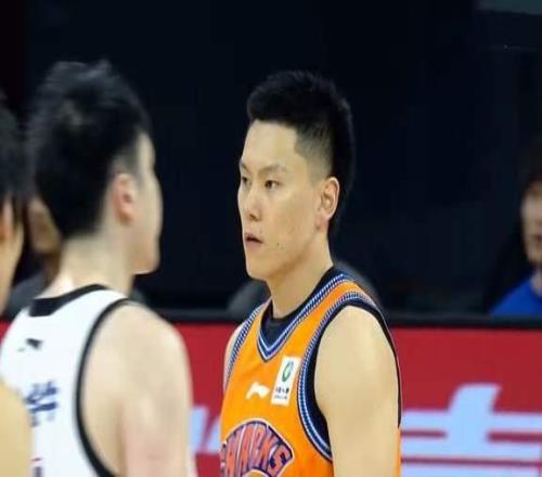 3连胜，上海男篮晋级杯赛8强，张镇麟首秀6+6迅速融入王哲林5中5