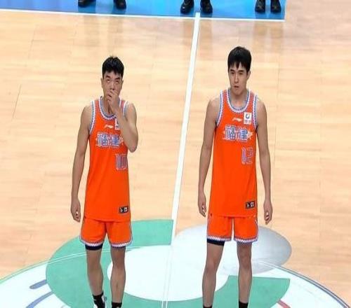 上海男篮4连胜，排名暂时升至第2弗格36分梦回巅峰主力保存体能