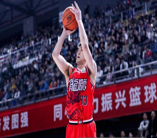 好久不见郭艾伦现身CBA夏季联赛启东站并进行简单投篮