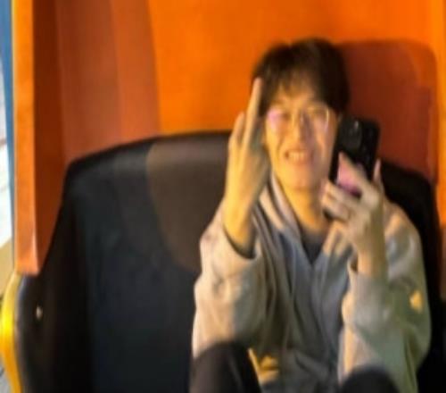 Ahn：can神让你上台给我亮中指我只能带着你的力量冲季后赛了！