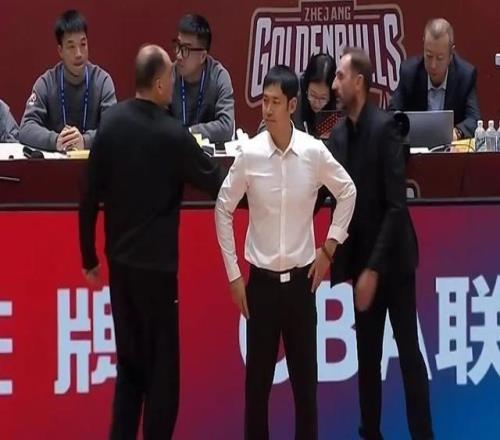 北控近4战3负+20分惨负浙江引热议！媒体人：张庆鹏帅位危矣