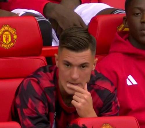 谢什科表现坚定曼联买人一原则！要支点却没用马奎，阿莫林有苦衷