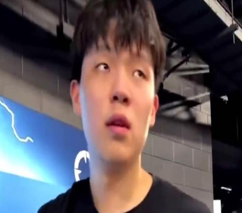 杨瀚森好样的，接受NBA采访大秀英文口语，自信大方回击黑粉质疑
