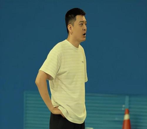 辽篮夏训的三大目的正式曝光！杨鸣亲力亲为，付豪赵率舟接受采访