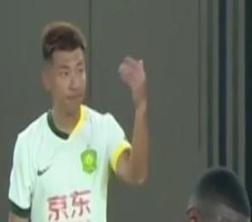 里程碑，北京国安球员何宇鹏职业生涯俱乐部赛事已出战100场