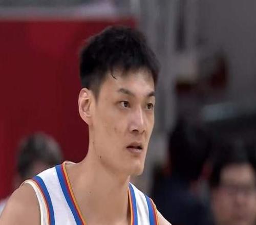 太难了！昔日黑马已退化，打个鱼腩差点翻盘，强援22分，原帅18分