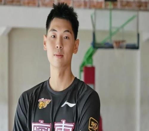 CBA最新消息！北控男篮更换教练，汤普森被裁掉，崔永熙跟队训练