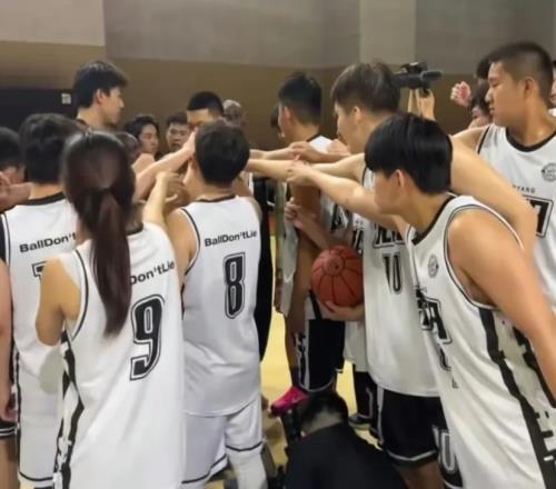 张镇麟开培训班！6天7899元，平均每天1316元，球迷：有点贵