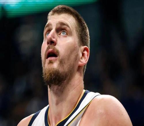 斯潘塞这一脚，把掘金的天踩塌了