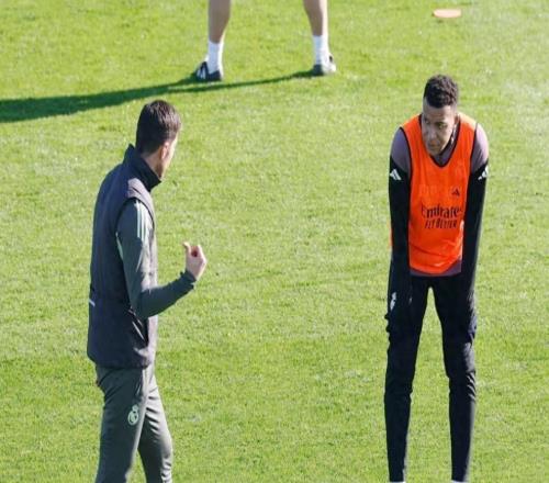 姆巴佩因左膝扭伤缺席对阵贝蒂斯，但尚未排除出战西班牙超级杯