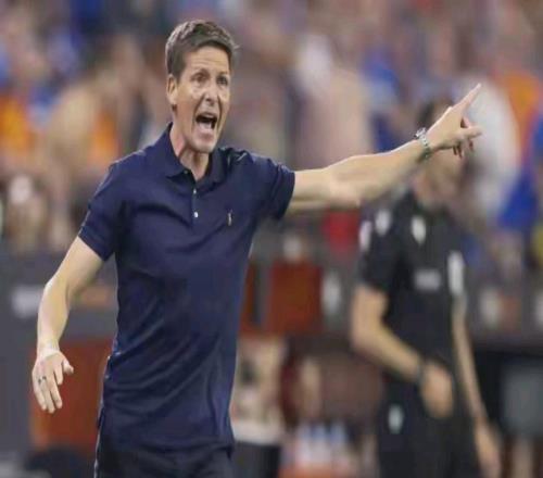 足总杯经典对决重现：卫冕冠军水晶宫迎战非联赛劲旅麦克斯菲尔德