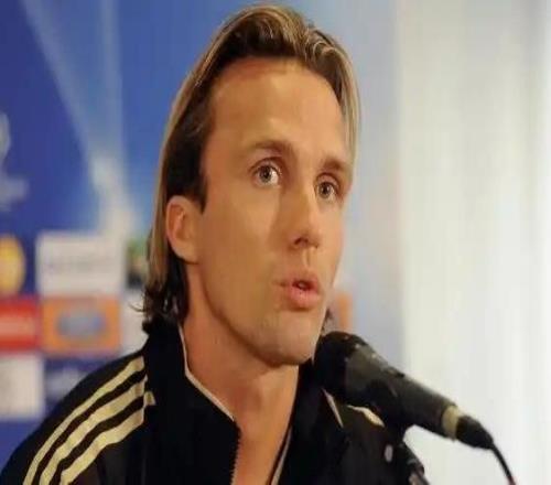 岑登建议斯洛特参考阿隆索，伊萨克还未走出心魔