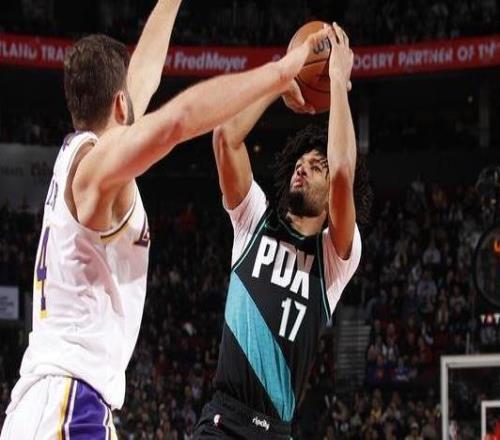 夏普25分詹姆斯20+9+8开拓者主场大胜湖人