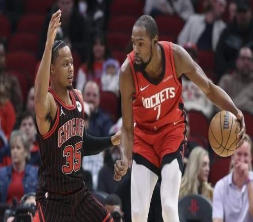 拉锯战！火箭三分12中3陷被动：杜兰特12分7板，乌度卡场边生气