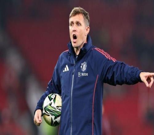 记者：若有合适人选，曼联不排除赛季中期任命正式主帅