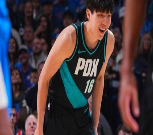 3分5篮板！杨瀚森新年首秀还行，开拓者惨败雷霆