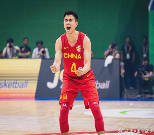 通过了！恭喜赵继伟！休赛期签约4年顶薪大合同