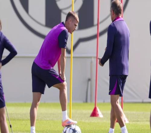 每体：奥尔莫小腿伤势恢复良好，今天参加了球队的部分训练