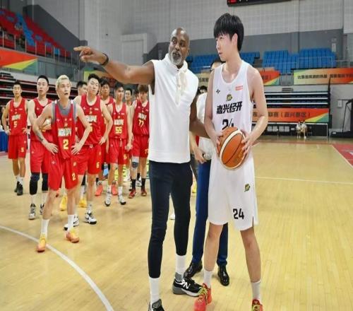 “浙BA”引来NBA明星：姚明队友莫布利点拨嘉兴业余球员