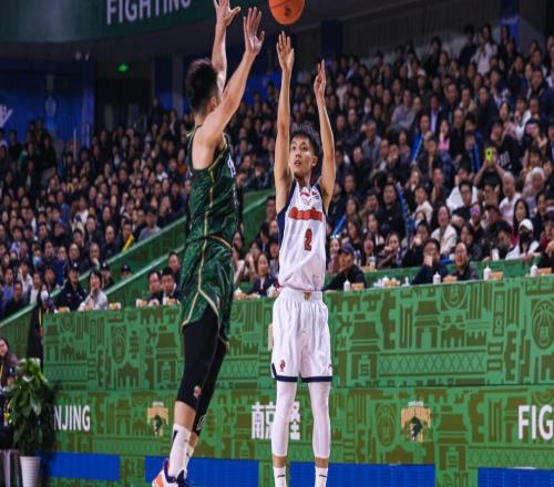 CBA疯狂一夜！深圳宁波再爆大冷，贺希宁一战封神，广东反超上海