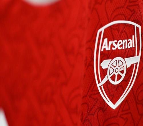 英超最新积分榜太有意思，阿森纳就领先六分，利物浦落后前四三分