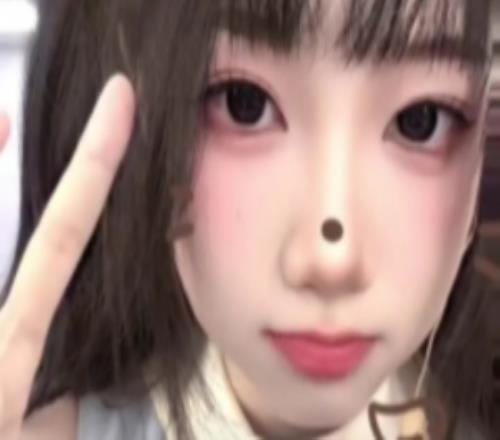 主持十月分享手势舞视频：他们都说我好帅